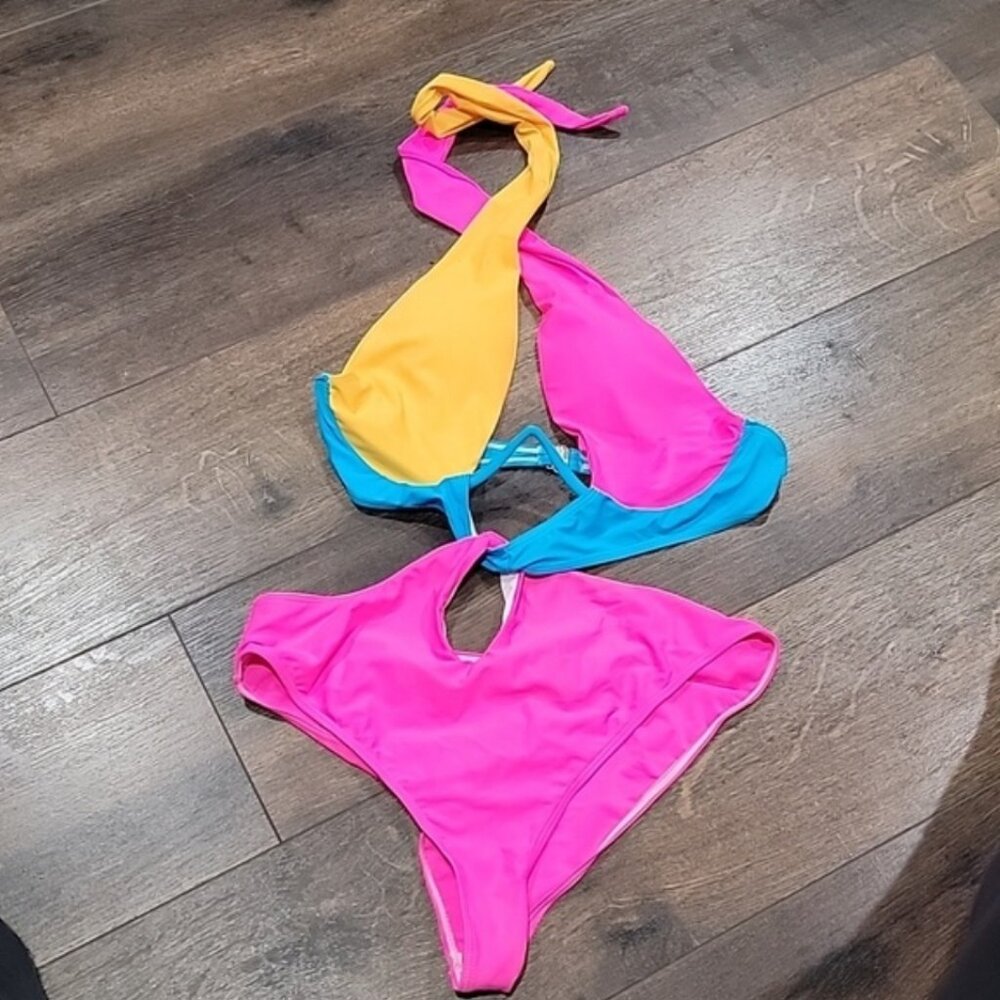 SHEIN Swimsuit - Picture 5 of 6